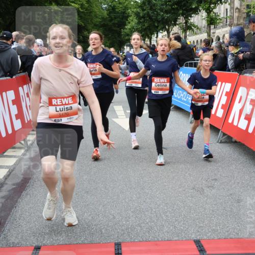 14.06.2026 - REWE Women's Run Strokosch-Dieckow http://msf.ph/oto/9765744 14.06.2026 11:02:08 Ziel 5092, 5121, 5141, 5160, 5170, 5194, 5241, 5343, 5398, 5410, 5456, 5518, 5520, 5546, 5586, 5607, 5609, 5610, 5641, 5659, 5853, 5865, 5917, 5992 meine-sportfotos.de
