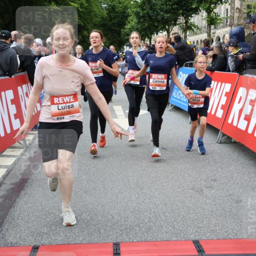 14.06.2026 - REWE Women's Run Strokosch-Dieckow http://msf.ph/oto/9765752 14.06.2026 11:02:08 Ziel 5092, 5121, 5141, 5160, 5170, 5194, 5241, 5343, 5398, 5410, 5456, 5518, 5520, 5546, 5586, 5607, 5609, 5610, 5641, 5659, 5853, 5865, 5917, 5992 meine-sportfotos.de