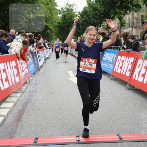 14.06.2026 - REWE Women's Run Strokosch-Dieckow http://msf.ph/oto/9765761 14.06.2026 10:57:05 Ziel 5021, 5074, 5209, 5571, 5583, 5964 meine-sportfotos.de