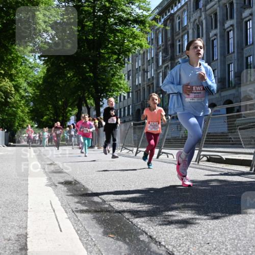 14.06.2026 - REWE Women's Run J. Mangold http://msf.ph/oto/9765773 14.06.2026 11:36:49 Ziel 108, 116, 149, 174, 178, 183, 232, 235, 277, 278, 313, 352, 355 meine-sportfotos.de