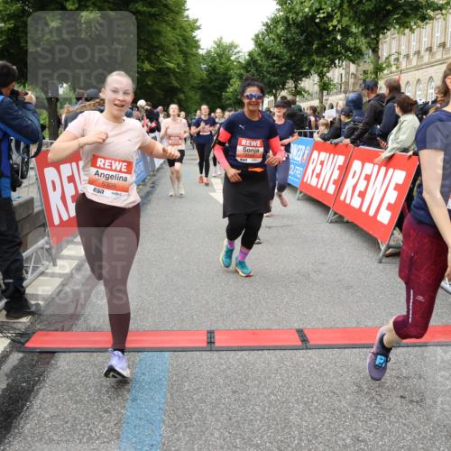 14.06.2026 - REWE Women's Run Strokosch-Dieckow http://msf.ph/oto/9765774 14.06.2026 11:02:06 Ziel 5022, 5092, 5141, 5160, 5170, 5194, 5213, 5241, 5343, 5398, 5410, 5518, 5520, 5546, 5586, 5607, 5609, 5641, 5659, 5776, 5853, 5917 meine-sportfotos.de