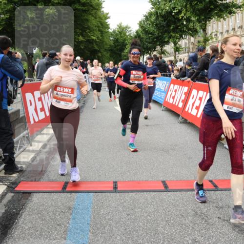 14.06.2026 - REWE Women's Run Strokosch-Dieckow http://msf.ph/oto/9765787 14.06.2026 11:02:06 Ziel 5022, 5092, 5141, 5160, 5170, 5194, 5213, 5241, 5343, 5398, 5410, 5518, 5520, 5546, 5586, 5607, 5609, 5641, 5659, 5776, 5853, 5917 meine-sportfotos.de