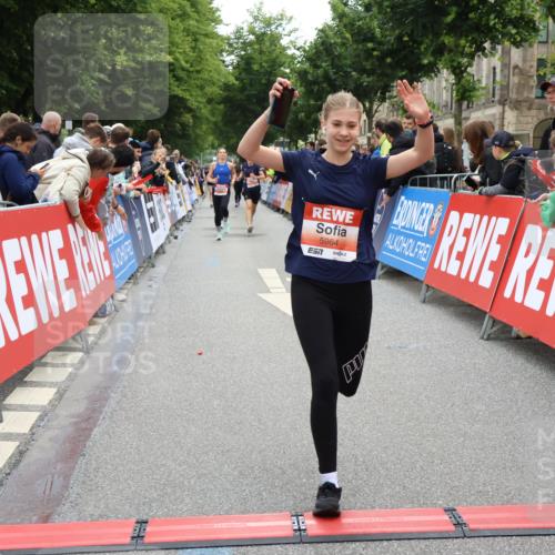 14.06.2026 - REWE Women's Run Strokosch-Dieckow http://msf.ph/oto/9765788 14.06.2026 10:57:05 Ziel 5021, 5074, 5209, 5571, 5583, 5964 meine-sportfotos.de
