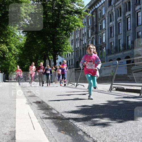 14.06.2026 - REWE Women's Run J. Mangold http://msf.ph/oto/9765815 14.06.2026 11:36:52 Ziel 108, 123, 126, 142, 174, 175, 178, 183, 232, 262, 265, 266, 277, 278, 352, 355 meine-sportfotos.de