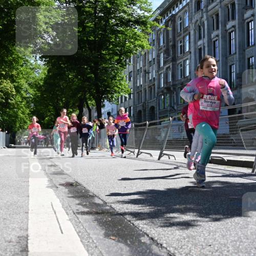 14.06.2026 - REWE Women's Run J. Mangold http://msf.ph/oto/9765824 14.06.2026 11:36:52 Ziel 108, 123, 126, 142, 174, 175, 178, 183, 232, 262, 265, 266, 277, 278, 352, 355 meine-sportfotos.de