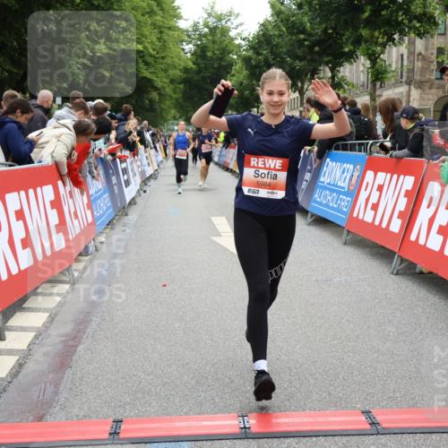 14.06.2026 - REWE Women's Run Strokosch-Dieckow http://msf.ph/oto/9765827 14.06.2026 10:57:05 Ziel 5021, 5074, 5209, 5571, 5583, 5964 meine-sportfotos.de