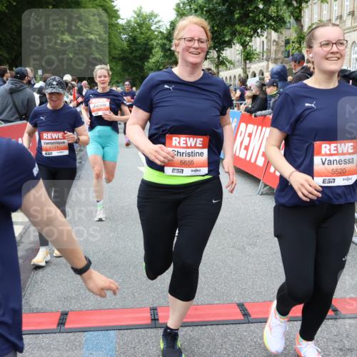 14.06.2026 - REWE Women's Run Strokosch-Dieckow http://msf.ph/oto/9765840 14.06.2026 11:02:02 Ziel 5022, 5052, 5053, 5056, 5059, 5092, 5112, 5141, 5160, 5194, 5213, 5241, 5330, 5360, 5398, 5518, 5520, 5586, 5641, 5659, 5720, 5721, 5776, 5917, 5921, 6045 meine-sportfotos.de