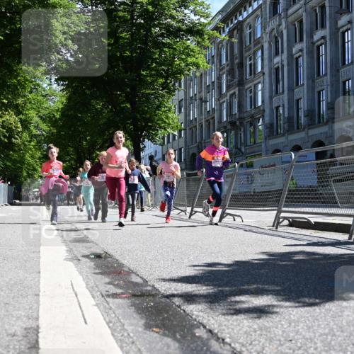 14.06.2026 - REWE Women's Run J. Mangold http://msf.ph/oto/9765843 14.06.2026 11:36:54 Ziel 108, 123, 126, 142, 174, 175, 178, 183, 232, 262, 265, 266, 278, 352, 355 meine-sportfotos.de