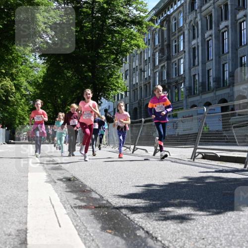 14.06.2026 - REWE Women's Run J. Mangold http://msf.ph/oto/9765846 14.06.2026 11:36:54 Ziel 108, 123, 126, 142, 174, 175, 178, 183, 232, 262, 265, 266, 278, 352, 355 meine-sportfotos.de