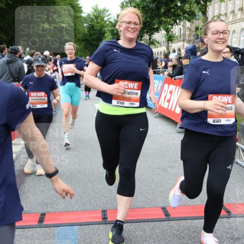 14.06.2026 - REWE Women's Run Strokosch-Dieckow http://msf.ph/oto/9765847 14.06.2026 11:02:02 Ziel 5022, 5052, 5053, 5056, 5059, 5092, 5112, 5141, 5160, 5194, 5213, 5241, 5330, 5360, 5398, 5518, 5520, 5586, 5641, 5659, 5720, 5721, 5776, 5917, 5921, 6045 meine-sportfotos.de