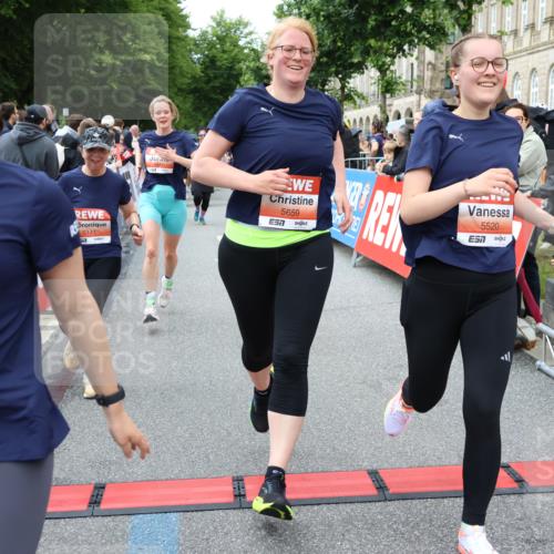 14.06.2026 - REWE Women's Run Strokosch-Dieckow http://msf.ph/oto/9765852 14.06.2026 11:02:02 Ziel 5022, 5052, 5053, 5056, 5059, 5092, 5112, 5141, 5160, 5194, 5213, 5241, 5330, 5360, 5398, 5518, 5520, 5586, 5641, 5659, 5720, 5721, 5776, 5917, 5921, 6045 meine-sportfotos.de