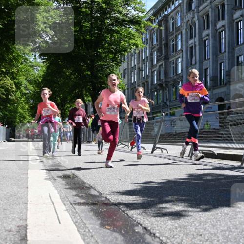 14.06.2026 - REWE Women's Run J. Mangold http://msf.ph/oto/9765856 14.06.2026 11:36:54 Ziel 108, 123, 126, 142, 174, 175, 178, 183, 232, 262, 265, 266, 278, 352, 355 meine-sportfotos.de