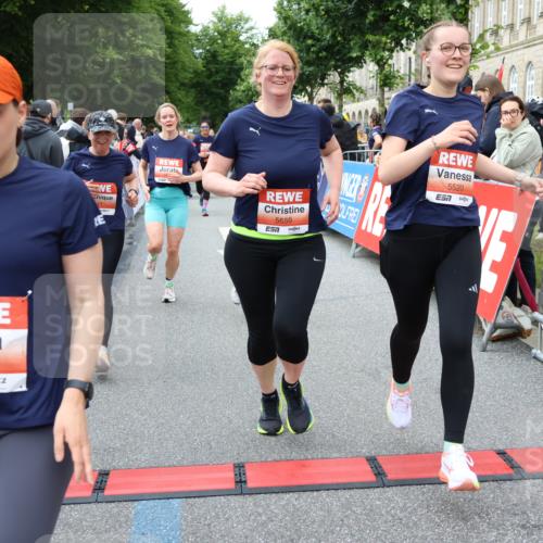 14.06.2026 - REWE Women's Run Strokosch-Dieckow http://msf.ph/oto/9765869 14.06.2026 11:02:02 Ziel 5022, 5052, 5053, 5056, 5059, 5092, 5112, 5141, 5160, 5194, 5213, 5241, 5330, 5360, 5398, 5518, 5520, 5586, 5641, 5659, 5720, 5721, 5776, 5917, 5921, 6045 meine-sportfotos.de