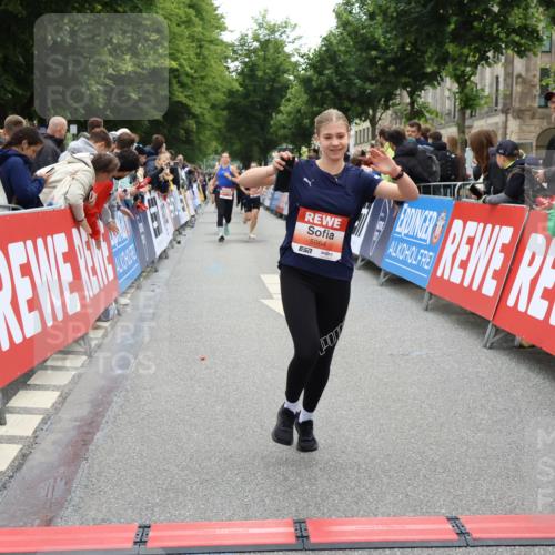 14.06.2026 - REWE Women's Run Strokosch-Dieckow http://msf.ph/oto/9765870 14.06.2026 10:57:05 Ziel 5021, 5074, 5209, 5571, 5583, 5964 meine-sportfotos.de