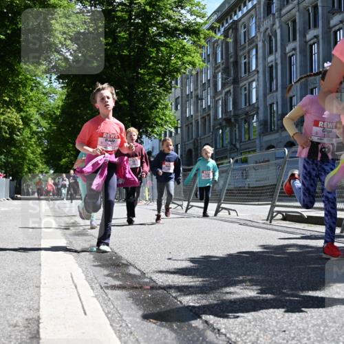 14.06.2026 - REWE Women's Run J. Mangold http://msf.ph/oto/9765875 14.06.2026 11:36:56 Ziel 107, 108, 123, 126, 140, 142, 174, 175, 178, 183, 207, 232, 262, 265, 266, 302, 350, 352 meine-sportfotos.de