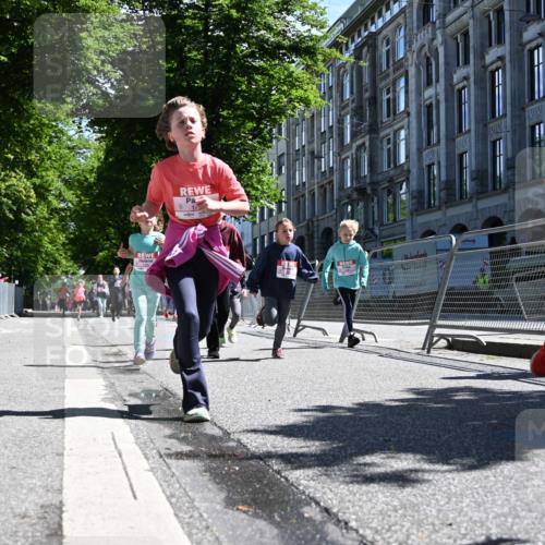 14.06.2026 - REWE Women's Run J. Mangold http://msf.ph/oto/9765877 14.06.2026 11:36:56 Ziel 107, 108, 123, 126, 140, 142, 174, 175, 178, 183, 207, 232, 262, 265, 266, 302, 350, 352 meine-sportfotos.de