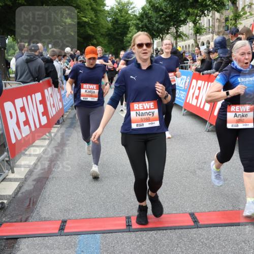 14.06.2026 - REWE Women's Run Strokosch-Dieckow http://msf.ph/oto/9765878 14.06.2026 11:02:01 Ziel 5022, 5052, 5053, 5056, 5059, 5092, 5112, 5141, 5160, 5213, 5241, 5330, 5360, 5518, 5520, 5586, 5641, 5659, 5720, 5721, 5776, 5917, 5921, 6015, 6045 meine-sportfotos.de