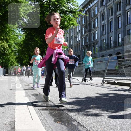 14.06.2026 - REWE Women's Run J. Mangold http://msf.ph/oto/9765881 14.06.2026 11:36:56 Ziel 107, 108, 123, 126, 140, 142, 174, 175, 178, 183, 207, 232, 262, 265, 266, 302, 350, 352 meine-sportfotos.de