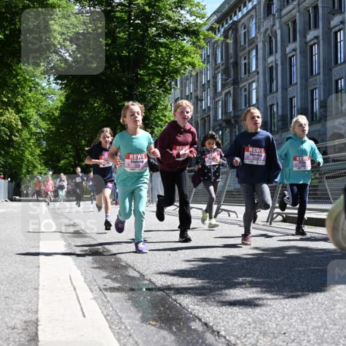 14.06.2026 - REWE Women's Run J. Mangold http://msf.ph/oto/9765889 14.06.2026 11:36:57 Ziel 107, 108, 123, 126, 140, 142, 174, 175, 183, 207, 232, 262, 265, 266, 302, 350, 352 meine-sportfotos.de