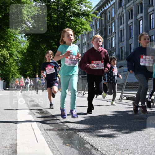 14.06.2026 - REWE Women's Run J. Mangold http://msf.ph/oto/9765899 14.06.2026 11:36:57 Ziel 107, 108, 123, 126, 140, 142, 174, 175, 183, 207, 232, 262, 265, 266, 302, 350, 352 meine-sportfotos.de