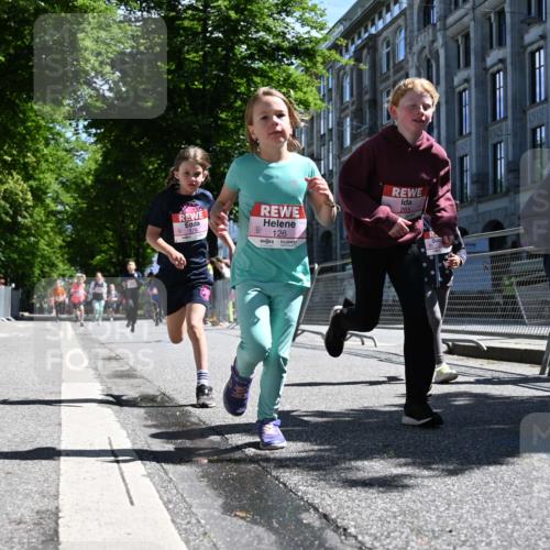 14.06.2026 - REWE Women's Run J. Mangold http://msf.ph/oto/9765904 14.06.2026 11:36:57 Ziel 107, 108, 123, 126, 140, 142, 174, 175, 183, 207, 232, 262, 265, 266, 302, 350, 352 meine-sportfotos.de