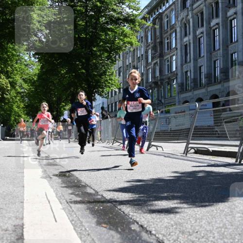 14.06.2026 - REWE Women's Run J. Mangold http://msf.ph/oto/9765919 14.06.2026 11:37:00 Ziel 102, 107, 123, 126, 135, 140, 142, 175, 207, 245, 258, 262, 265, 266, 275, 302, 324, 341, 350 meine-sportfotos.de