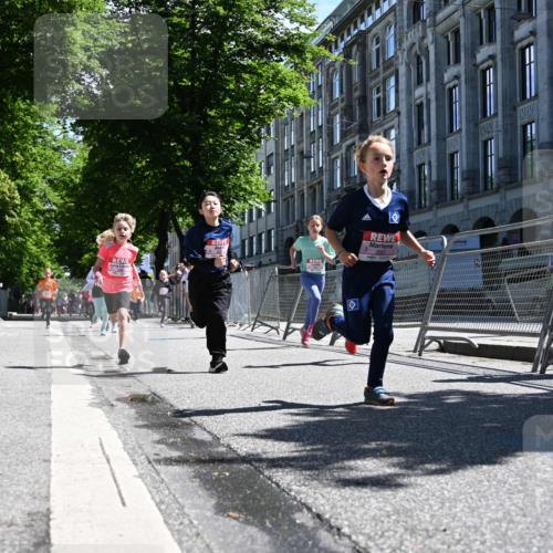 14.06.2026 - REWE Women's Run J. Mangold http://msf.ph/oto/9765926 14.06.2026 11:37:01 Ziel 102, 107, 123, 124, 126, 135, 140, 175, 180, 207, 245, 258, 259, 262, 265, 266, 275, 302, 324, 341, 350 meine-sportfotos.de