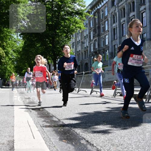 14.06.2026 - REWE Women's Run J. Mangold http://msf.ph/oto/9765934 14.06.2026 11:37:01 Ziel 102, 107, 123, 124, 126, 135, 140, 175, 180, 207, 245, 258, 259, 262, 265, 266, 275, 302, 324, 341, 350 meine-sportfotos.de