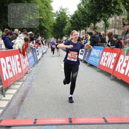 14.06.2026 - REWE Women's Run Strokosch-Dieckow http://msf.ph/oto/9765941 14.06.2026 10:57:05 Ziel 5021, 5074, 5209, 5571, 5583, 5964 meine-sportfotos.de