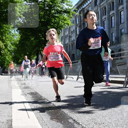 14.06.2026 - REWE Women's Run J. Mangold http://msf.ph/oto/9765945 14.06.2026 11:37:02 Ziel 102, 107, 124, 135, 140, 167, 180, 207, 245, 258, 259, 262, 275, 302, 324, 341, 350 meine-sportfotos.de
