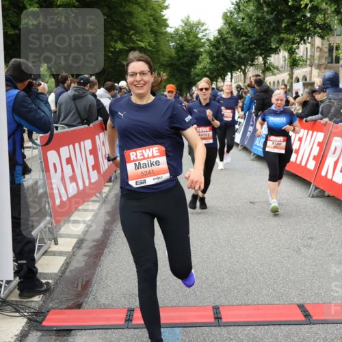 14.06.2026 - REWE Women's Run Strokosch-Dieckow http://msf.ph/oto/9765947 14.06.2026 11:02:00 Ziel 5022, 5052, 5053, 5056, 5059, 5092, 5112, 5141, 5160, 5213, 5241, 5330, 5360, 5520, 5586, 5641, 5659, 5720, 5721, 5776, 5917, 5921, 6015, 6045 meine-sportfotos.de