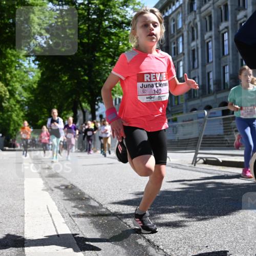 14.06.2026 - REWE Women's Run J. Mangold http://msf.ph/oto/9765950 14.06.2026 11:37:02 Ziel 102, 107, 124, 135, 140, 167, 180, 207, 245, 258, 259, 262, 275, 302, 324, 341, 350 meine-sportfotos.de