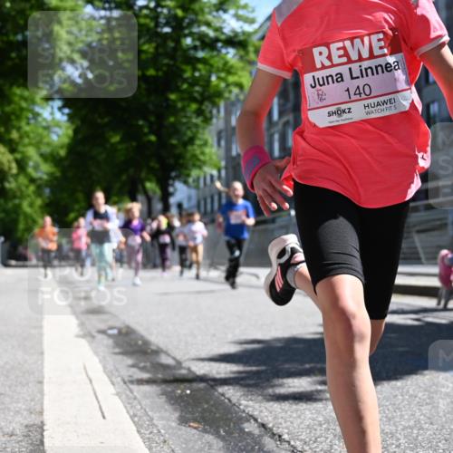 14.06.2026 - REWE Women's Run J. Mangold http://msf.ph/oto/9765953 14.06.2026 11:37:02 Ziel 102, 107, 124, 135, 140, 167, 180, 207, 245, 258, 259, 262, 275, 302, 324, 341, 350 meine-sportfotos.de