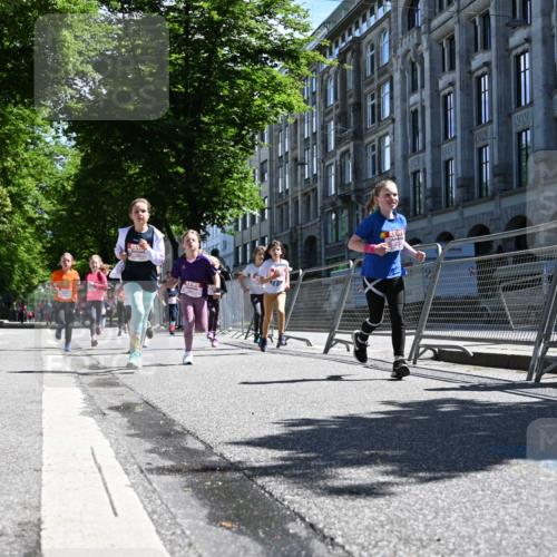 14.06.2026 - REWE Women's Run J. Mangold http://msf.ph/oto/9765968 14.06.2026 11:37:03 Ziel 102, 107, 124, 135, 140, 167, 180, 207, 245, 258, 259, 275, 302, 314, 315, 324, 341, 350 meine-sportfotos.de