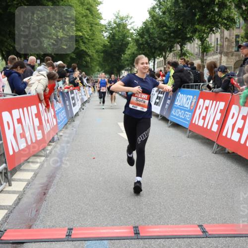 14.06.2026 - REWE Women's Run Strokosch-Dieckow http://msf.ph/oto/9765972 14.06.2026 10:57:05 Ziel 5021, 5074, 5209, 5571, 5583, 5964 meine-sportfotos.de