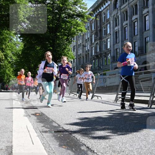 14.06.2026 - REWE Women's Run J. Mangold http://msf.ph/oto/9765977 14.06.2026 11:37:04 Ziel 102, 107, 124, 135, 140, 167, 180, 207, 245, 258, 259, 275, 302, 314, 315, 324, 341, 350 meine-sportfotos.de