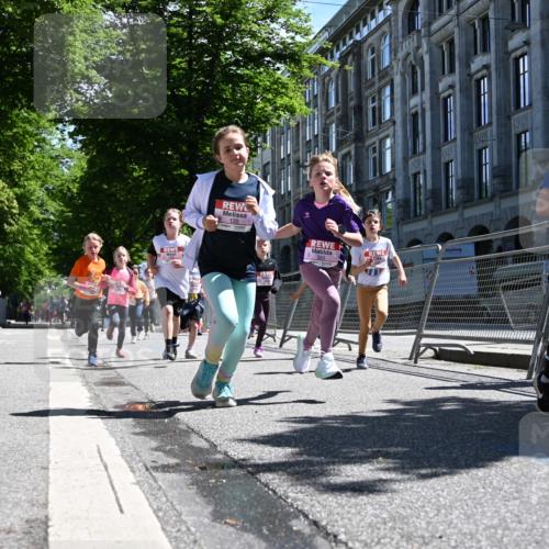 14.06.2026 - REWE Women's Run J. Mangold http://msf.ph/oto/9765988 14.06.2026 11:37:05 Ziel 102, 104, 107, 124, 135, 140, 167, 180, 207, 245, 258, 259, 275, 302, 314, 315, 324, 341, 350, 358 meine-sportfotos.de
