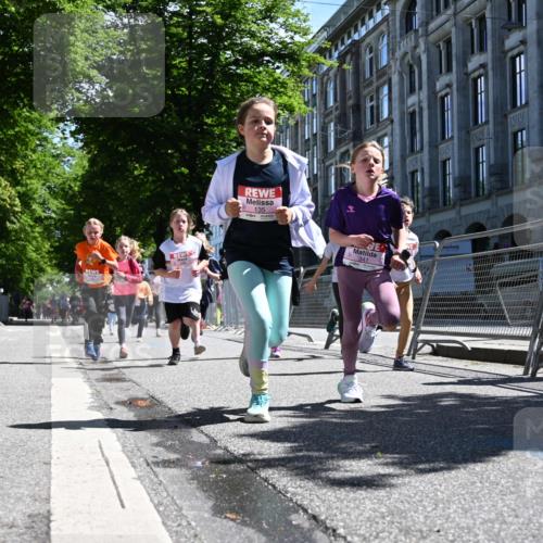 14.06.2026 - REWE Women's Run J. Mangold http://msf.ph/oto/9765991 14.06.2026 11:37:05 Ziel 102, 104, 107, 124, 135, 140, 167, 180, 207, 245, 258, 259, 275, 302, 314, 315, 324, 341, 350, 358 meine-sportfotos.de