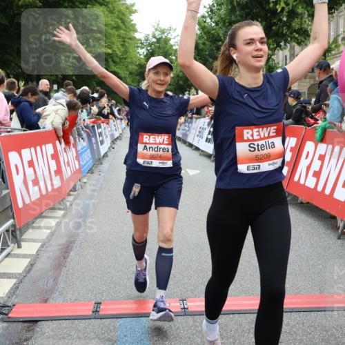 14.06.2026 - REWE Women's Run Strokosch-Dieckow http://msf.ph/oto/9765994 14.06.2026 10:57:03 Ziel 5021, 5074, 5209, 5571, 5583, 5964, 6053 meine-sportfotos.de