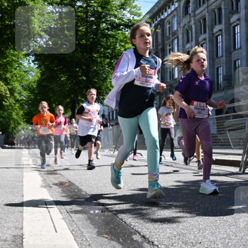 14.06.2026 - REWE Women's Run J. Mangold http://msf.ph/oto/9765996 14.06.2026 11:37:05 Ziel 102, 104, 107, 124, 135, 140, 167, 180, 207, 245, 258, 259, 275, 302, 314, 315, 324, 341, 350, 358 meine-sportfotos.de