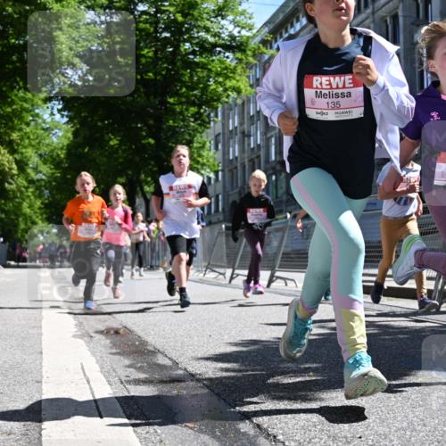 14.06.2026 - REWE Women's Run J. Mangold http://msf.ph/oto/9766000 14.06.2026 11:37:05 Ziel 102, 104, 107, 124, 135, 140, 167, 180, 207, 245, 258, 259, 275, 302, 314, 315, 324, 341, 350, 358 meine-sportfotos.de