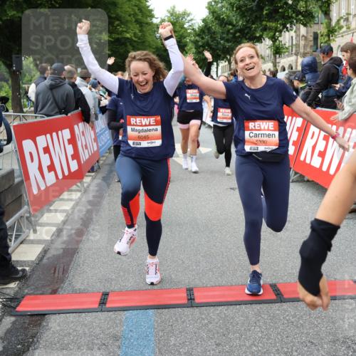 14.06.2026 - REWE Women's Run Strokosch-Dieckow http://msf.ph/oto/9766003 14.06.2026 11:01:54 Ziel 5022, 5052, 5053, 5056, 5059, 5110, 5112, 5213, 5330, 5360, 5445, 5720, 5721, 5907, 5921, 6008, 6015, 6045 meine-sportfotos.de