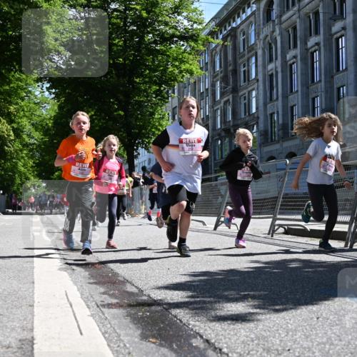 14.06.2026 - REWE Women's Run J. Mangold http://msf.ph/oto/9766007 14.06.2026 11:37:06 Ziel 102, 104, 111, 124, 135, 167, 176, 180, 207, 245, 258, 259, 275, 314, 315, 324, 341, 358 meine-sportfotos.de