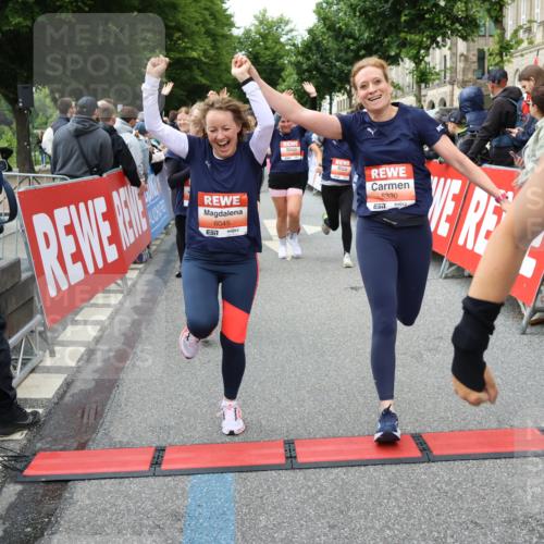 14.06.2026 - REWE Women's Run Strokosch-Dieckow http://msf.ph/oto/9766010 14.06.2026 11:01:54 Ziel 5022, 5052, 5053, 5056, 5059, 5110, 5112, 5213, 5330, 5360, 5445, 5720, 5721, 5907, 5921, 6008, 6015, 6045 meine-sportfotos.de