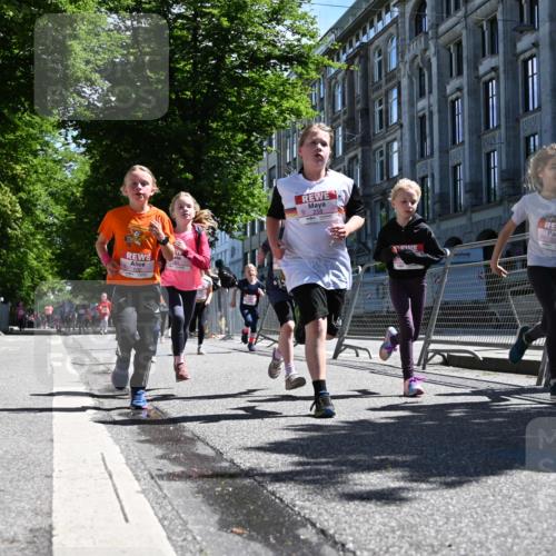 14.06.2026 - REWE Women's Run J. Mangold http://msf.ph/oto/9766011 14.06.2026 11:37:06 Ziel 102, 104, 111, 124, 135, 167, 176, 180, 207, 245, 258, 259, 275, 314, 315, 324, 341, 358 meine-sportfotos.de