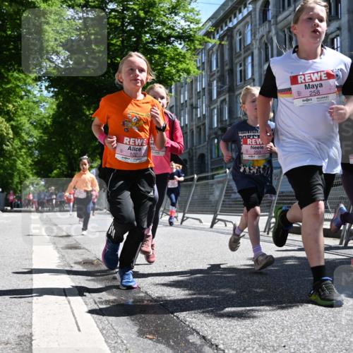 14.06.2026 - REWE Women's Run J. Mangold http://msf.ph/oto/9766021 14.06.2026 11:37:07 Ziel 102, 104, 111, 124, 135, 167, 176, 180, 245, 258, 259, 275, 314, 315, 324, 336, 341, 358 meine-sportfotos.de