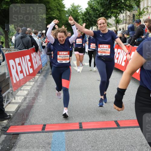 14.06.2026 - REWE Women's Run Strokosch-Dieckow http://msf.ph/oto/9766025 14.06.2026 11:01:54 Ziel 5022, 5052, 5053, 5056, 5059, 5110, 5112, 5213, 5330, 5360, 5445, 5720, 5721, 5907, 5921, 6008, 6015, 6045 meine-sportfotos.de