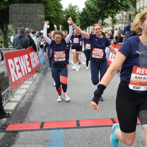 14.06.2026 - REWE Women's Run Strokosch-Dieckow http://msf.ph/oto/9766037 14.06.2026 11:01:54 Ziel 5022, 5052, 5053, 5056, 5059, 5110, 5112, 5213, 5330, 5360, 5445, 5720, 5721, 5907, 5921, 6008, 6015, 6045 meine-sportfotos.de