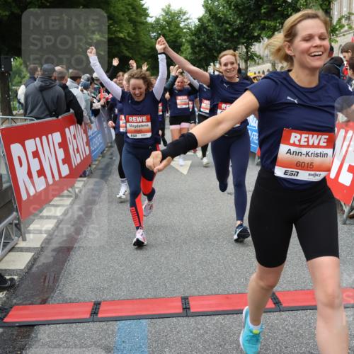 14.06.2026 - REWE Women's Run Strokosch-Dieckow http://msf.ph/oto/9766050 14.06.2026 11:01:53 Ziel 5052, 5053, 5056, 5059, 5110, 5112, 5196, 5330, 5360, 5445, 5720, 5721, 5907, 5921, 6008, 6015, 6045 meine-sportfotos.de