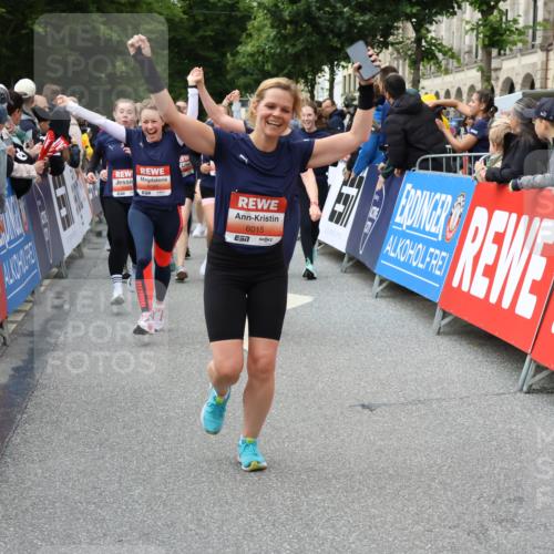 14.06.2026 - REWE Women's Run Strokosch-Dieckow http://msf.ph/oto/9766057 14.06.2026 11:01:52 Ziel 5052, 5053, 5056, 5059, 5110, 5112, 5196, 5330, 5360, 5445, 5720, 5721, 5907, 5921, 6008, 6015, 6045 meine-sportfotos.de